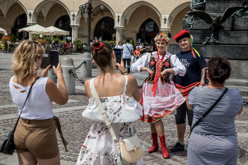 Turyści na Rynku w Krakowie