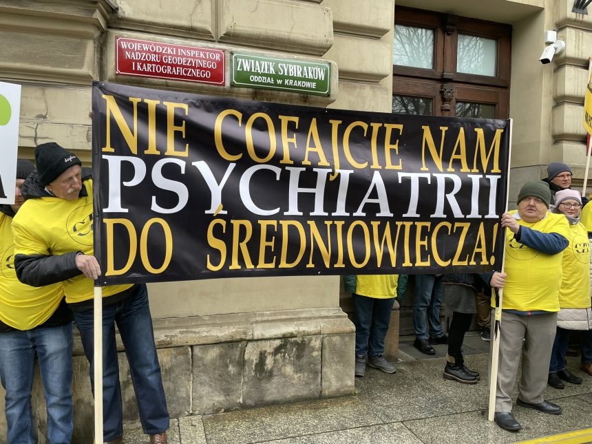 Protest w obronie Centrów Zdrowia Psychicznego (fot. X / Patryk Łukasz Kubiak)