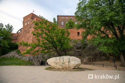 Smok Wawelski zniknął z Krakowa