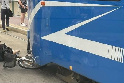 Zderzenie rowerzysty z tramwajem (fot. Platforma Komunikacyjna Krakowa - PKK)