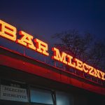 Neon "Bar Mleczny" (fot. Zarząd Budynków Komunalnych w Krakowie)