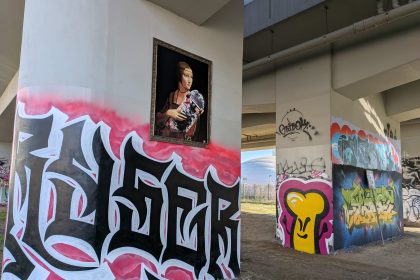 Mural "Dama z deskorolką"