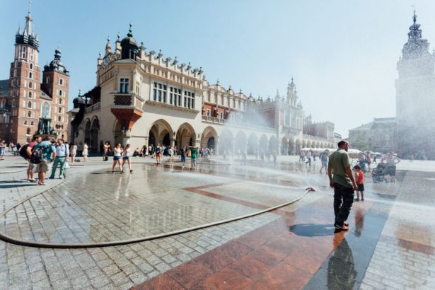 Kurtyna wodna (Fot. Bogusław Świerzowski / krakow.pl)