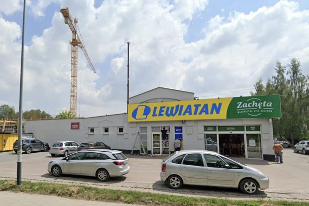 Pawilon handlowy u zbiegu ulic Strzelców i Powstańców (fot. Google Maps)